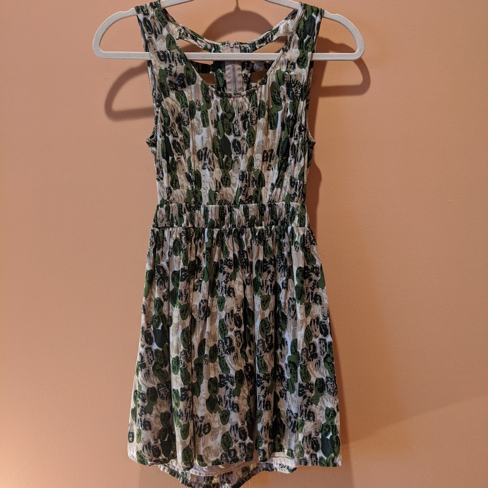 Green/Beige dress